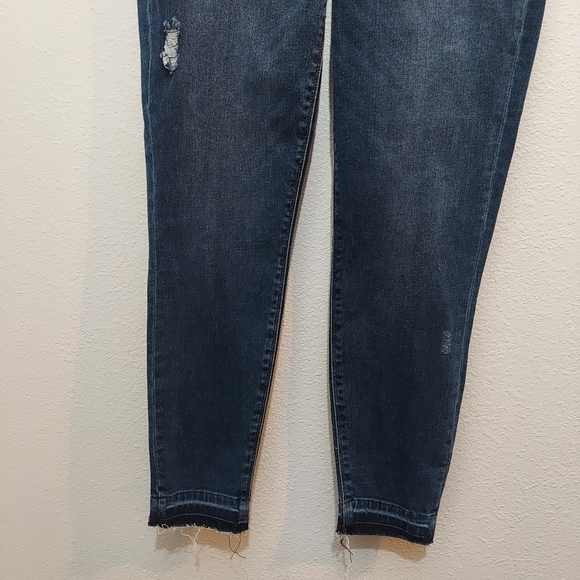 SPANX NWT Distressed Skinny Jeans Medium - Picture 8 of 14